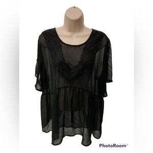 🌸Torrid Chiffon Lace Black Blouse Peekaboo Sleeve size 1X